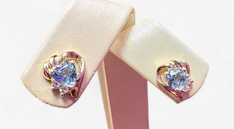10K BLUE TOPAZ SCALLOPED GOLD EARRINGS