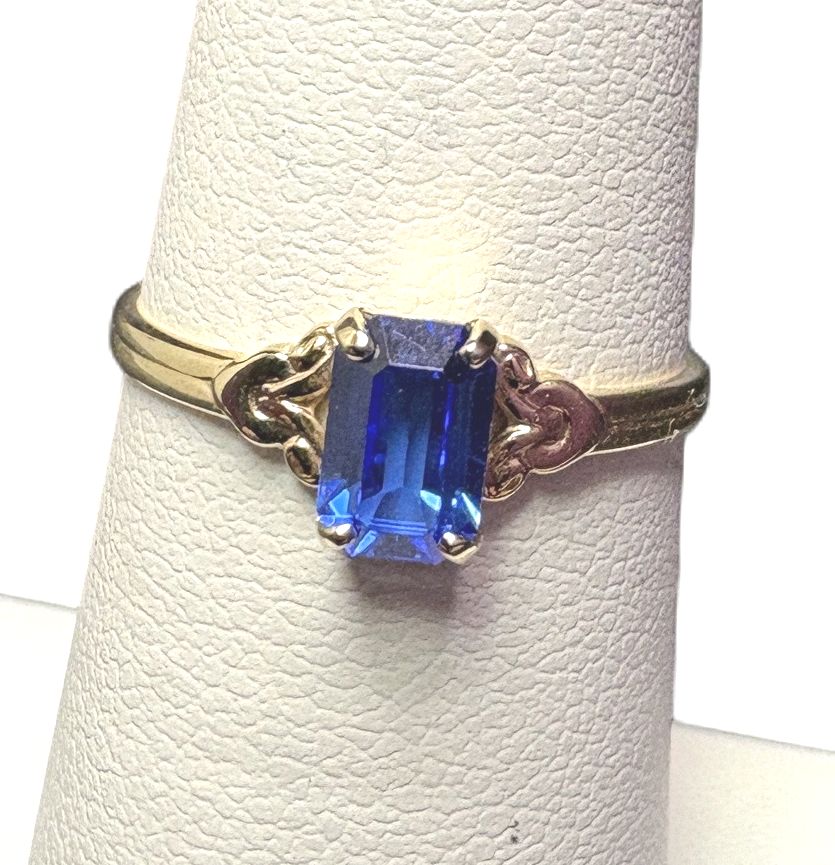 10K 4X6 CREATED SAPPHIRE RING SIZE 5