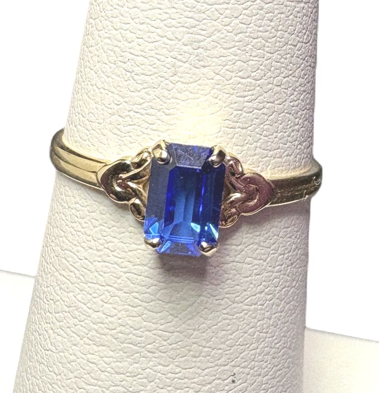 10K 4X6 CREATED SAPPHIRE RING SIZE 5
