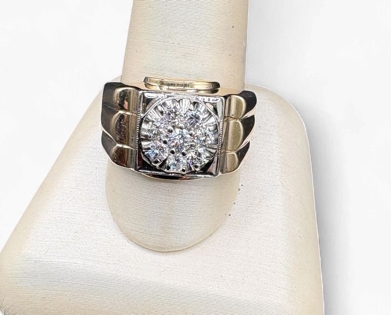 14K MENS 8 DIAMOND RING SIZE 10