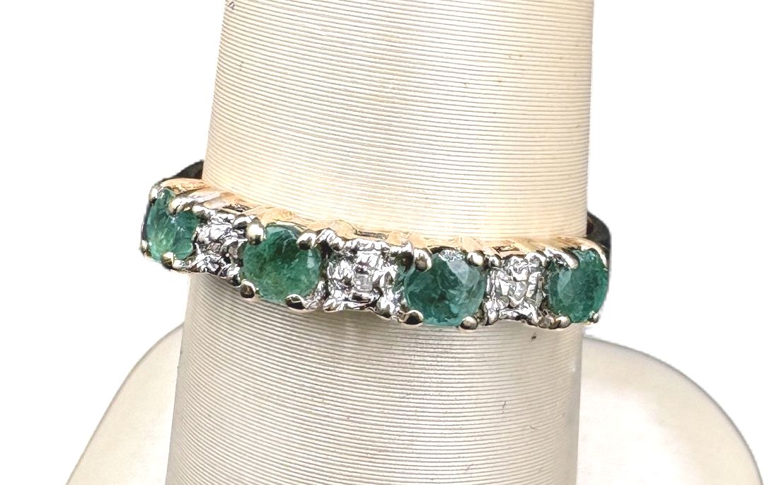 10K  DIAMOND AND EMERALD BAND