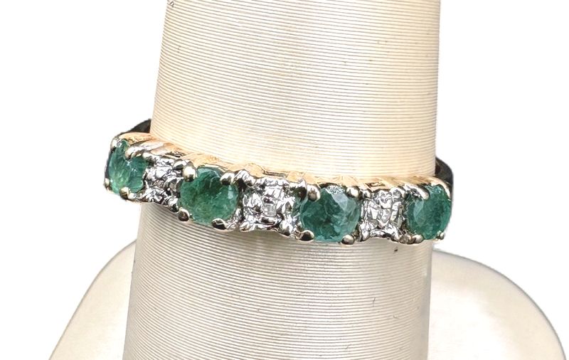 10K  DIAMOND AND EMERALD BAND