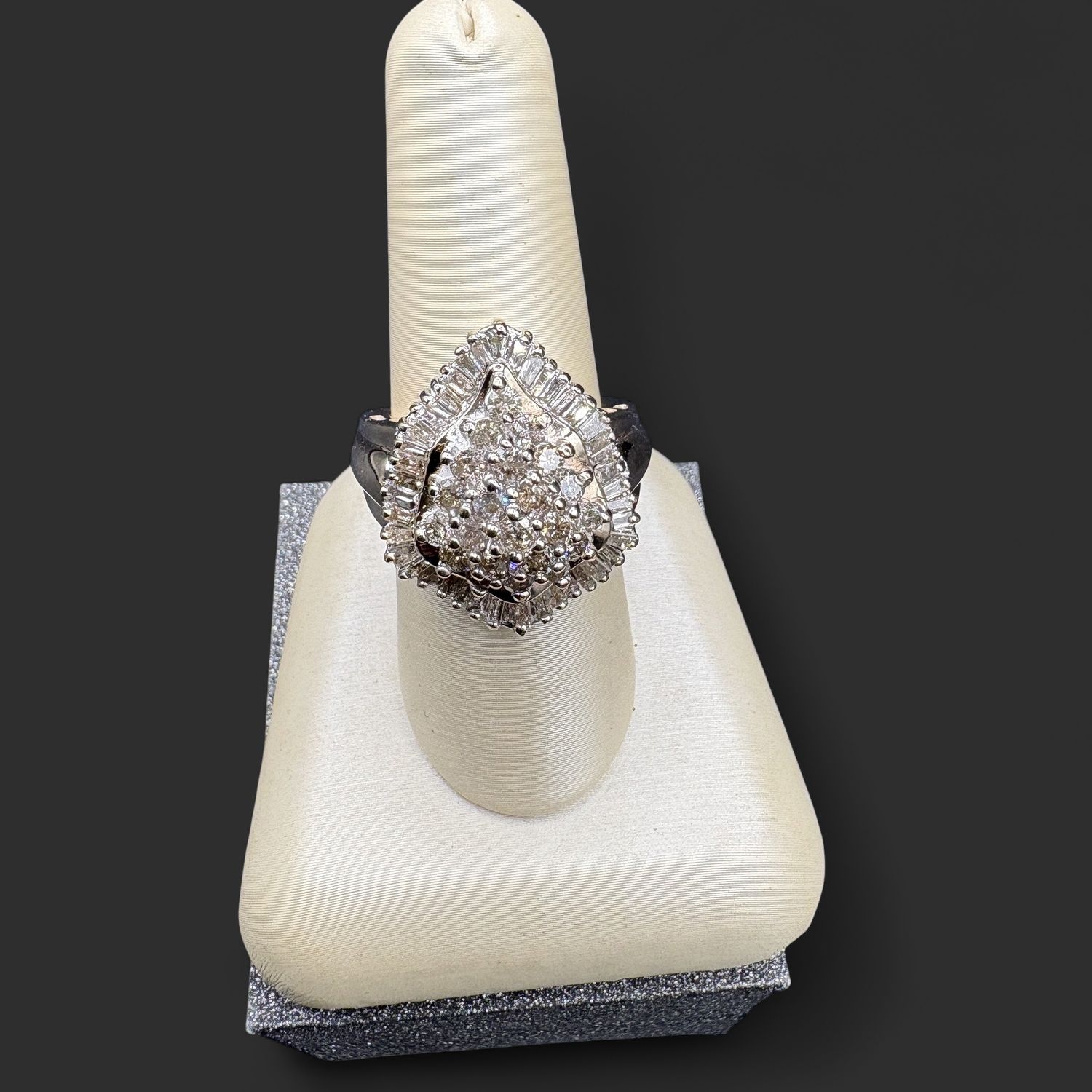 10K DIAMOND RING SIZE 7