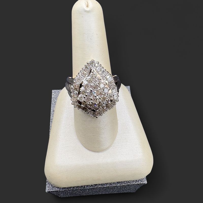 10K DIAMOND RING SIZE 7
