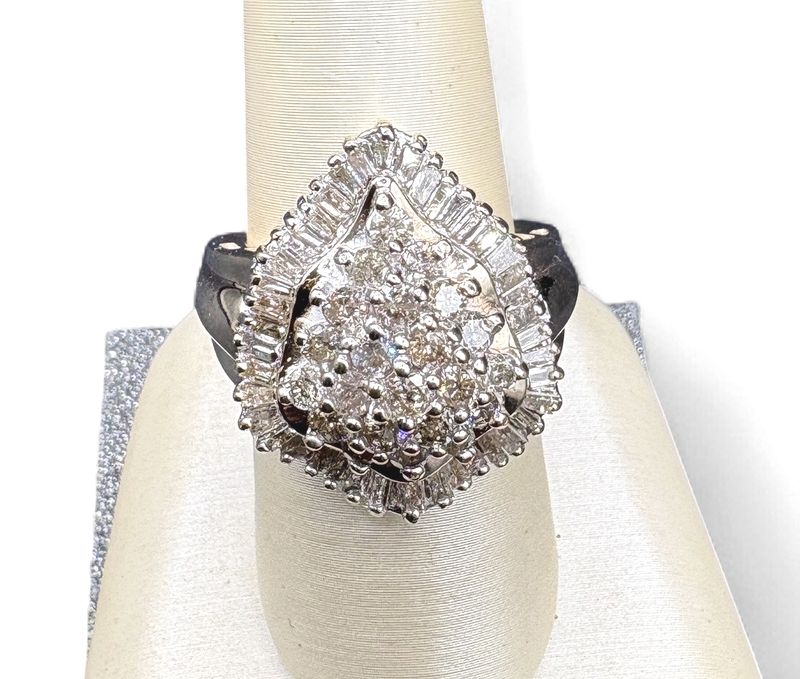10K DIAMOND RING SIZE 7