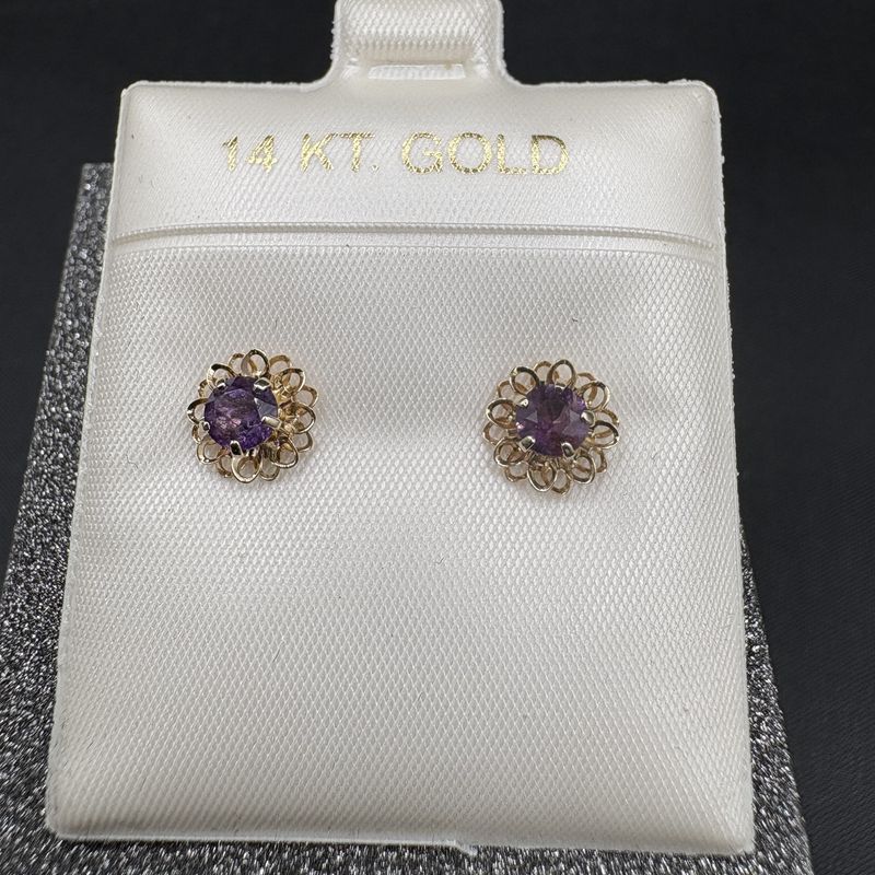 10K AMETHYST SCALLOPED FLORAL STUD EARRING 3MM