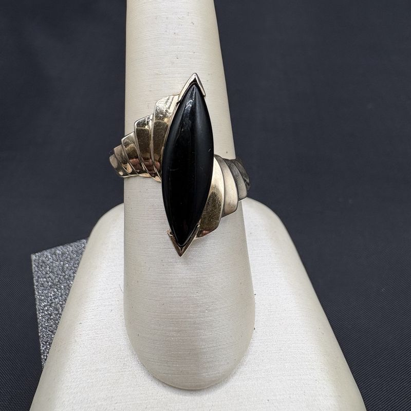 10K MARQUIS ONYX RING SIZE 6.5