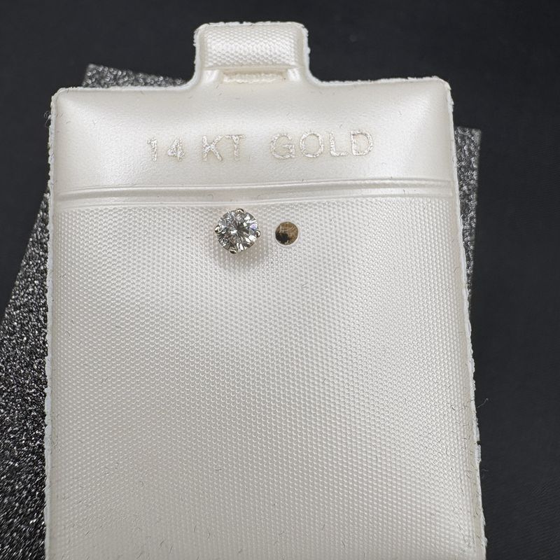14K SINGLE DIAMOND STUD  EARRING