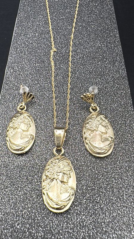 10K CAMEO  PENDANT WITH CHAIN 18"