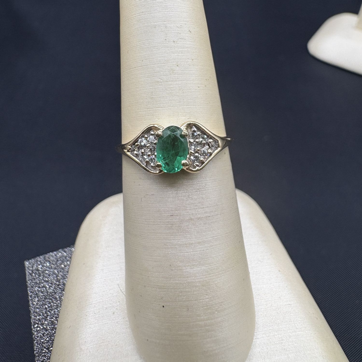 14K OVAL EMERALD RING SIZE 6