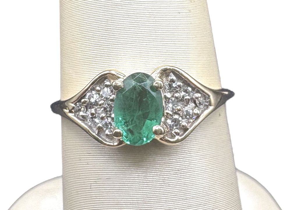 14K OVAL EMERALD RING SIZE 6