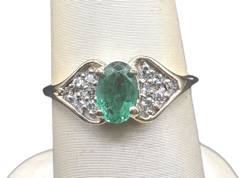14K OVAL EMERALD RING SIZE 6
