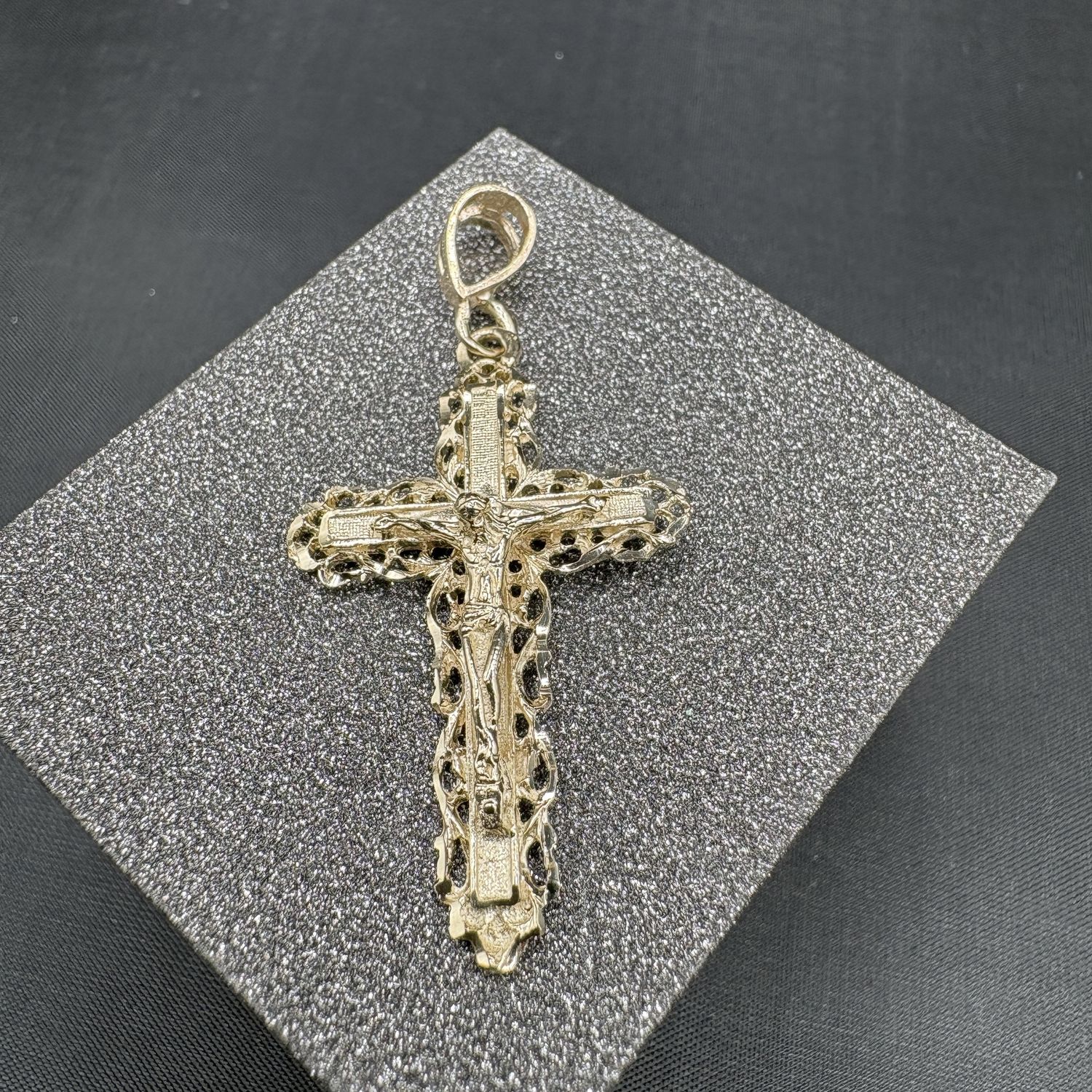 14K CRUCIFIX WITH FILAGREE &amp; SCALLOPED EDGES