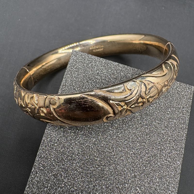 GOLD FILLED FLORAL ETCHED BANGLE BRACELET