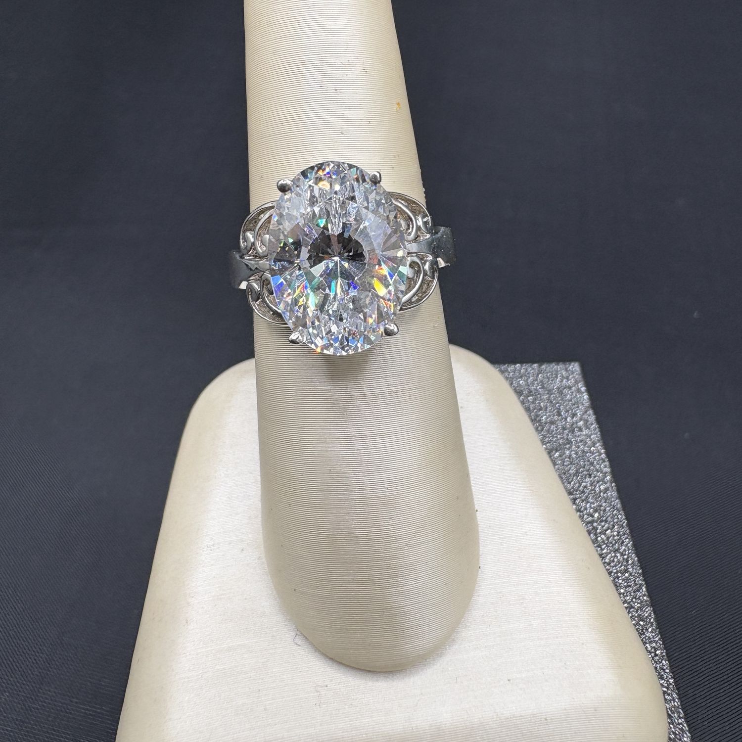 STERLING OVAL CZ RING SIZE 6