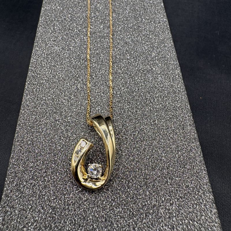 17" TWISTED BOX CHAIN WITH HOOK &amp; DIAMOND PENDANT