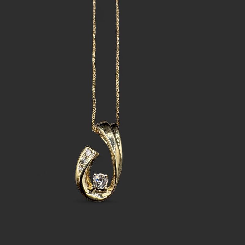 17" TWISTED BOX CHAIN WITH HOOK &amp; DIAMOND PENDANT