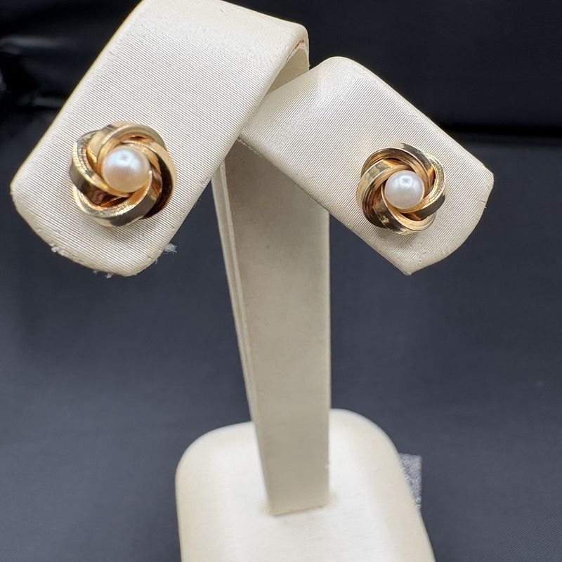 10K PEARL LOVE KNOTT STUD EARRING