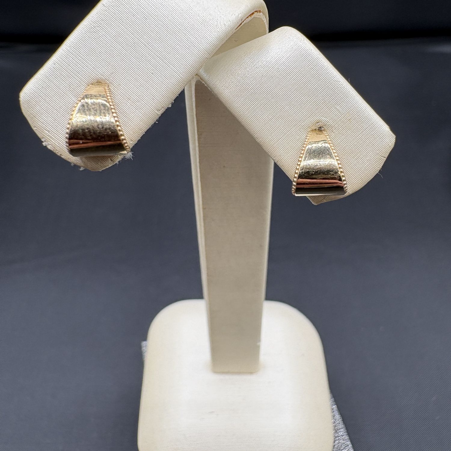 10K TAPERED J-HOOK EARRING