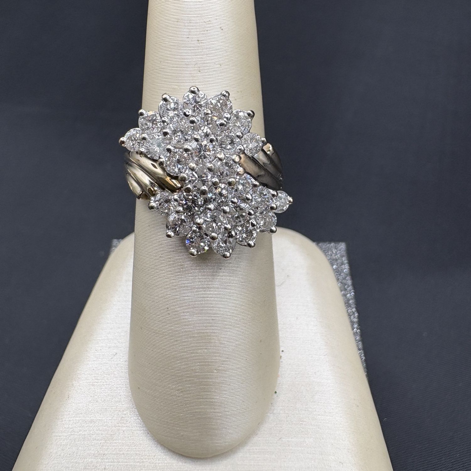 10K DIAMOND COCKTAIL CLUSTER RING SIZE 6