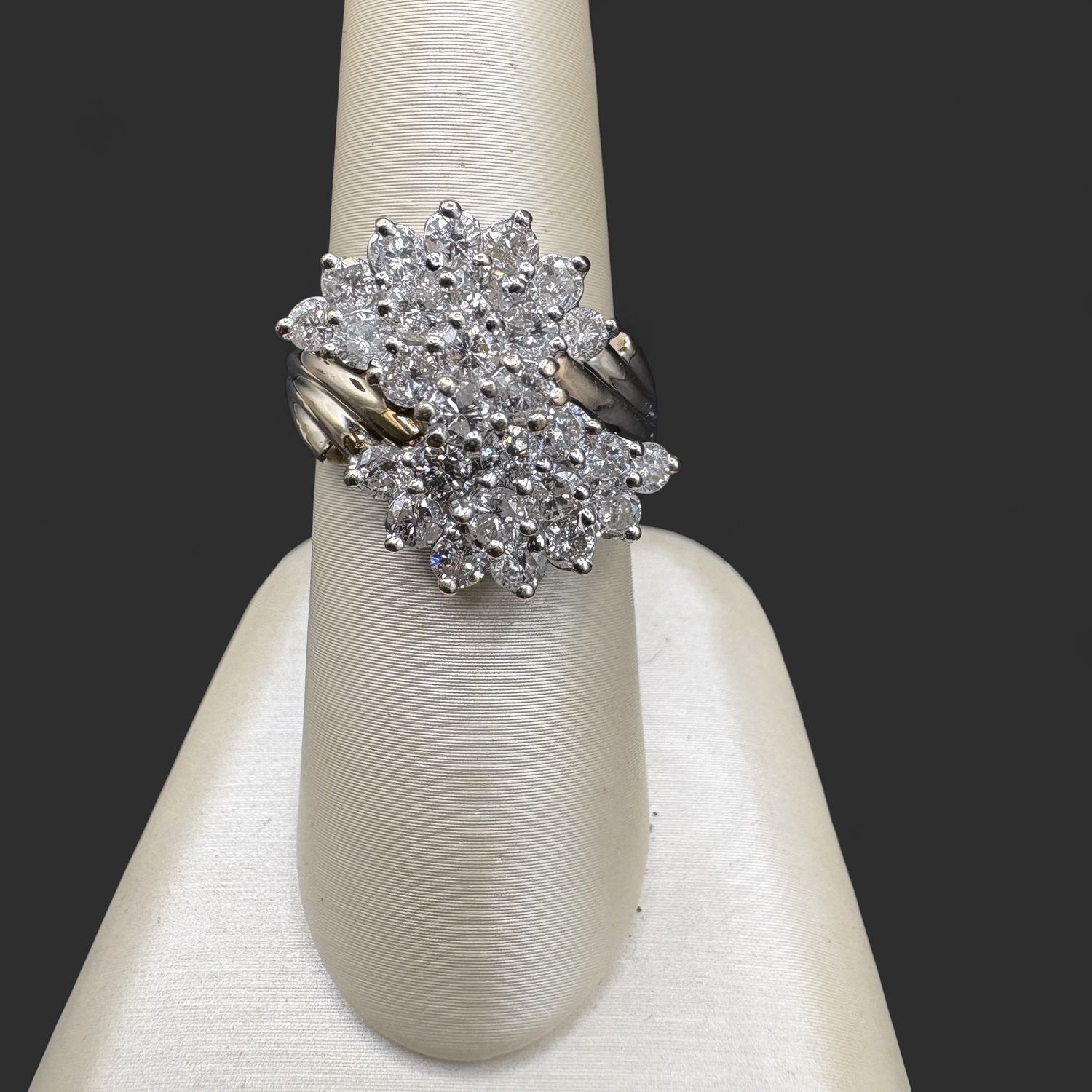 10K DIAMOND COCKTAIL CLUSTER RING SIZE 6