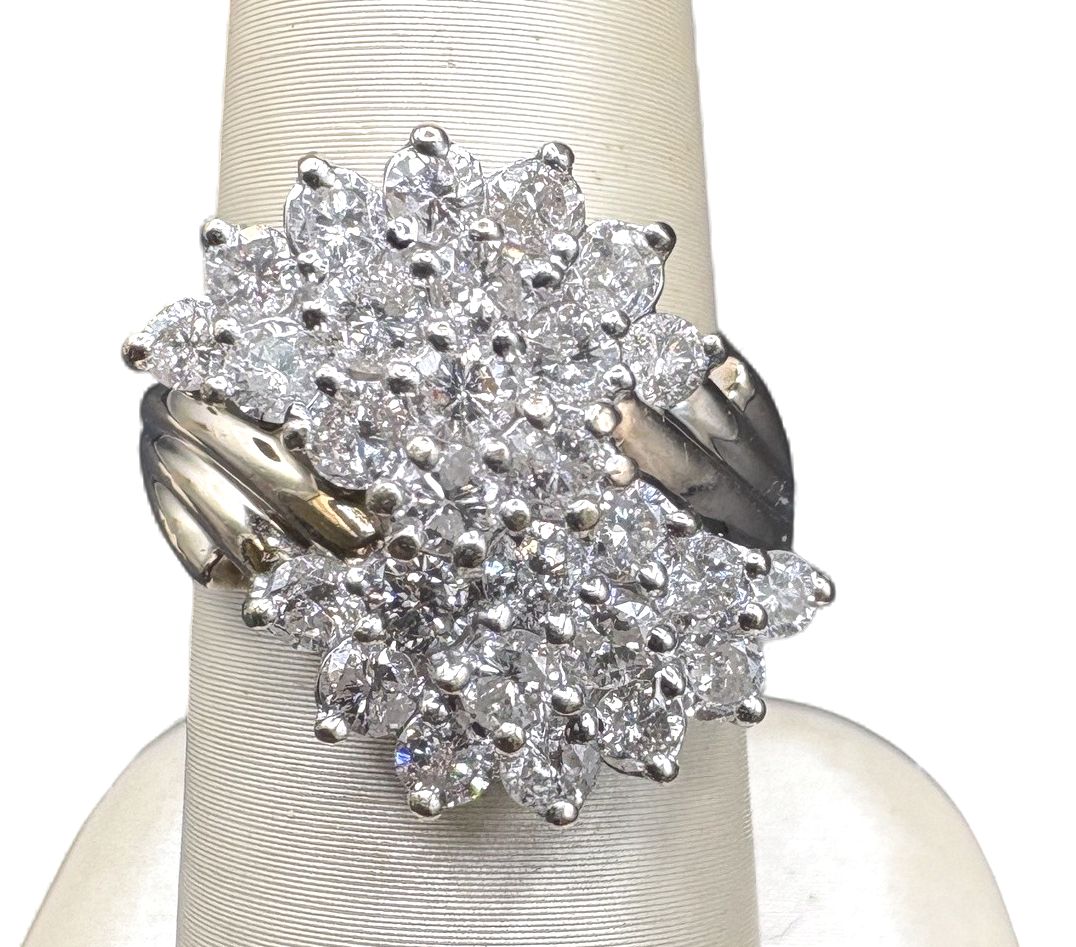 10K DIAMOND COCKTAIL CLUSTER RING SIZE 6
