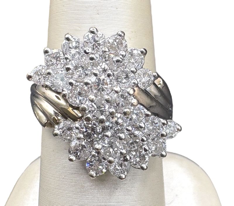 10K DIAMOND COCKTAIL CLUSTER RING SIZE 6