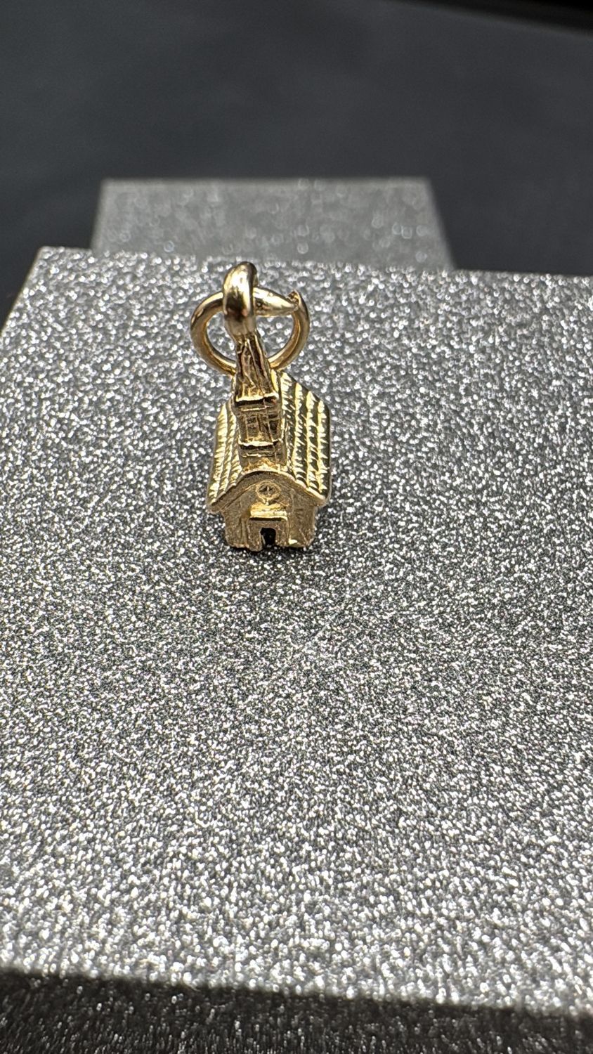 10K CHURCH CHARM PENDANT