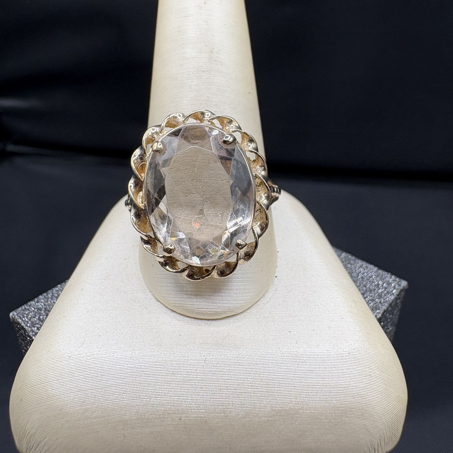 10K OVAL WHITE TOPAZ RING SIZE 10.5