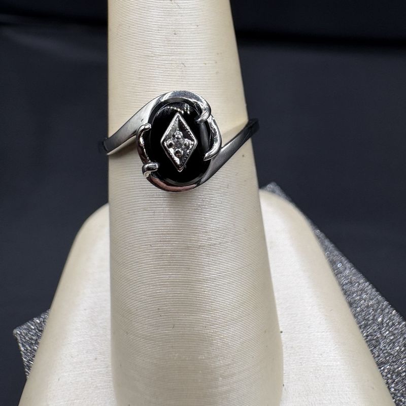 10K BLACK ONYX OVAL RING SIZE 6