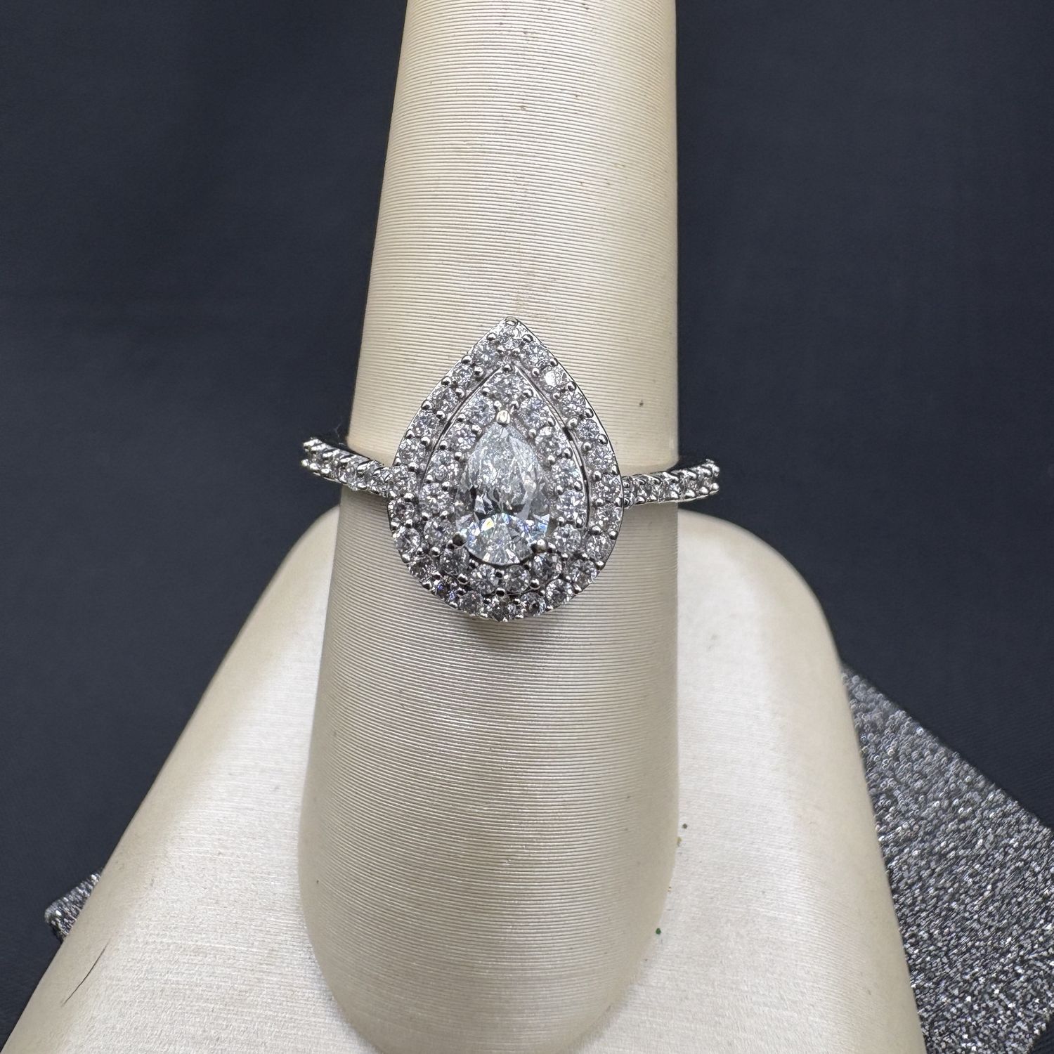 14K PEAR DIAMOND ENGAGEMENT RING SIZE 7