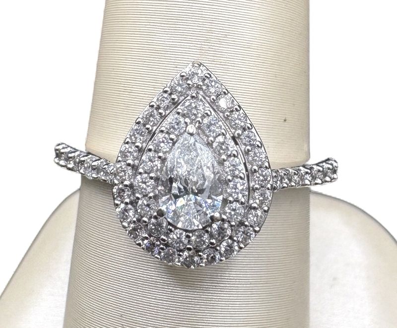 14K PEAR DIAMOND ENGAGEMENT RING SIZE 7