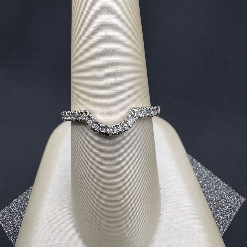 14K CURVED DIAMOND WEDDING BAND SIZE 7