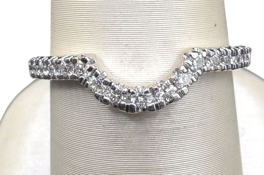 14K CURVED DIAMOND WEDDING BAND SIZE 7