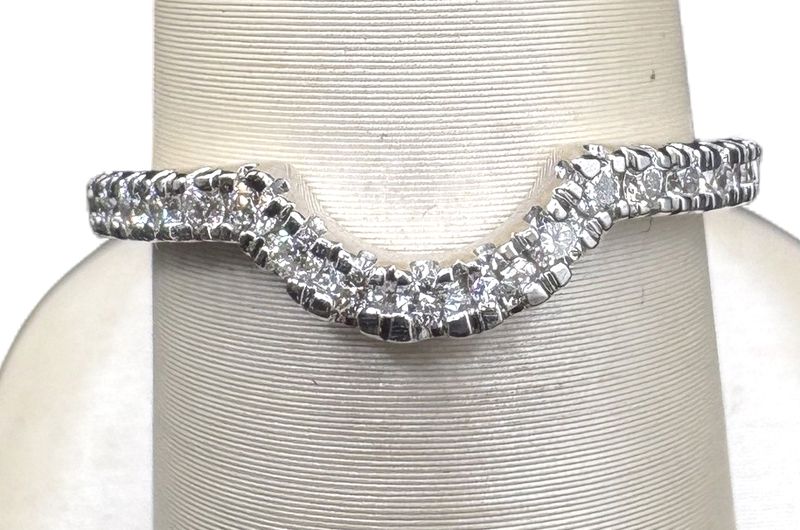 14K CURVED DIAMOND WEDDING BAND SIZE 7