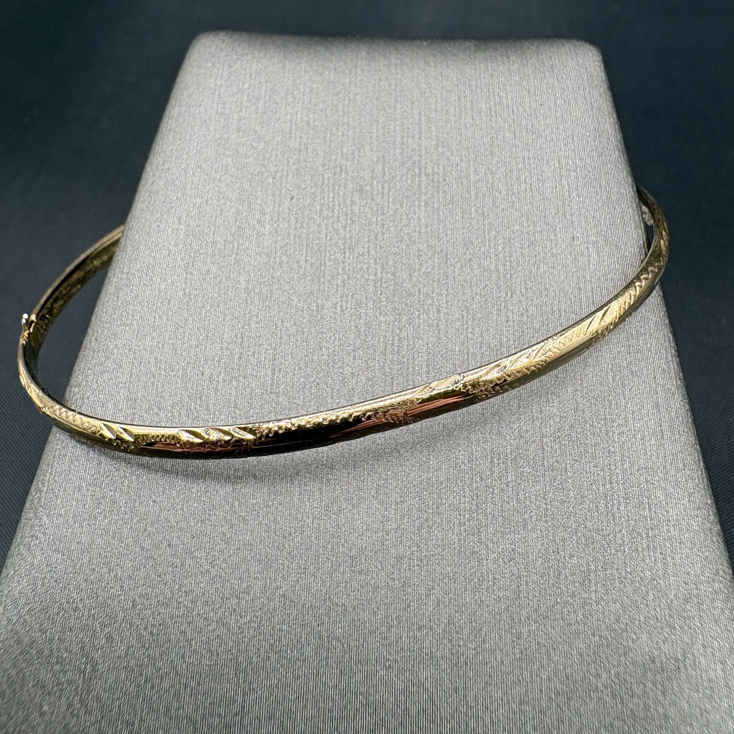 14K HARD FLORENTINE ENGRAVED BANGLE BRACELET