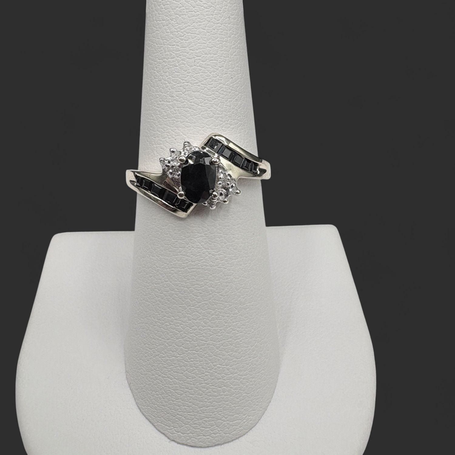 10K OVAL SAPPHIRE &amp; DIAMOND BYPASS RING SIZE 7