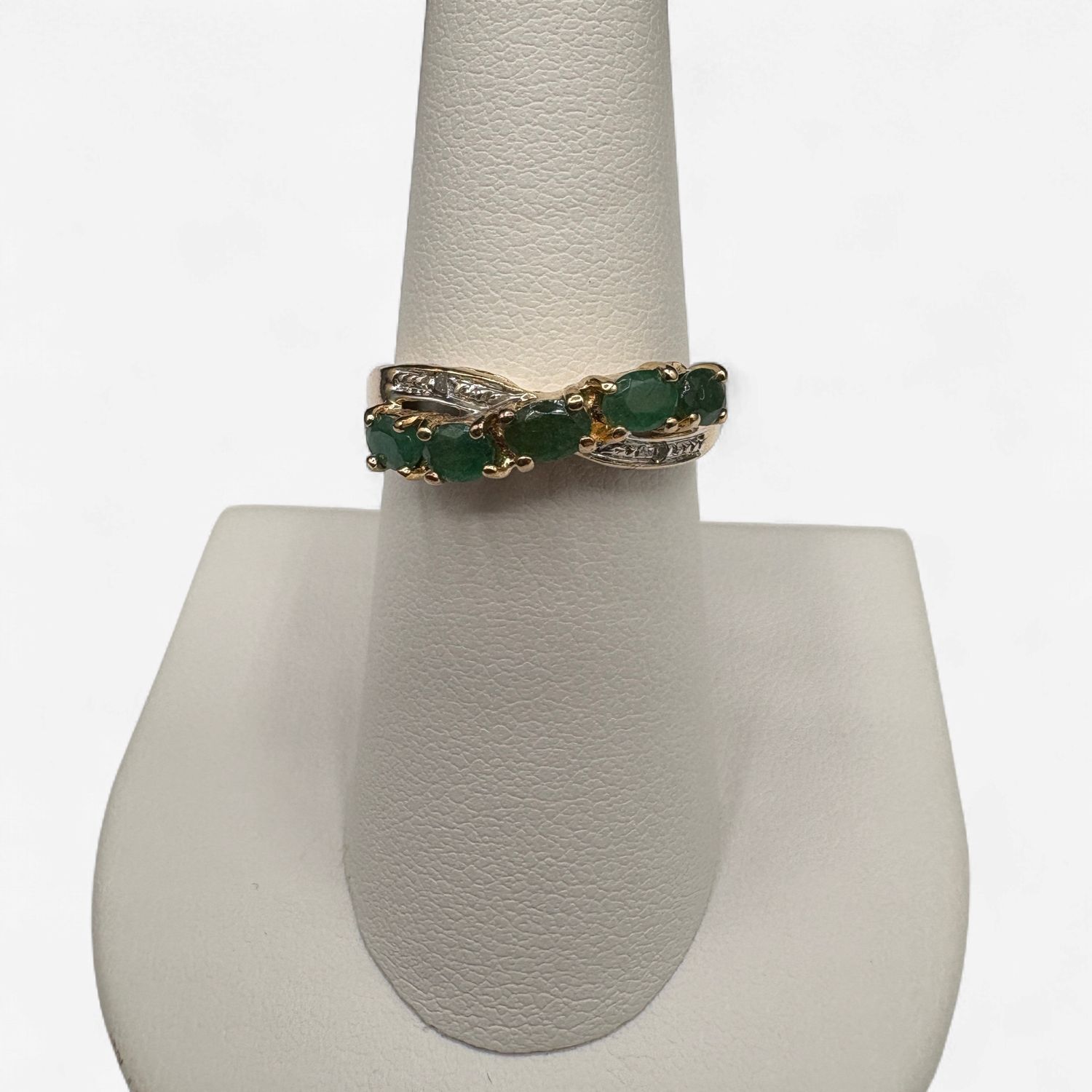 10K EMERALD &amp; DIAMOND CROSSOVER RING SIZE 7