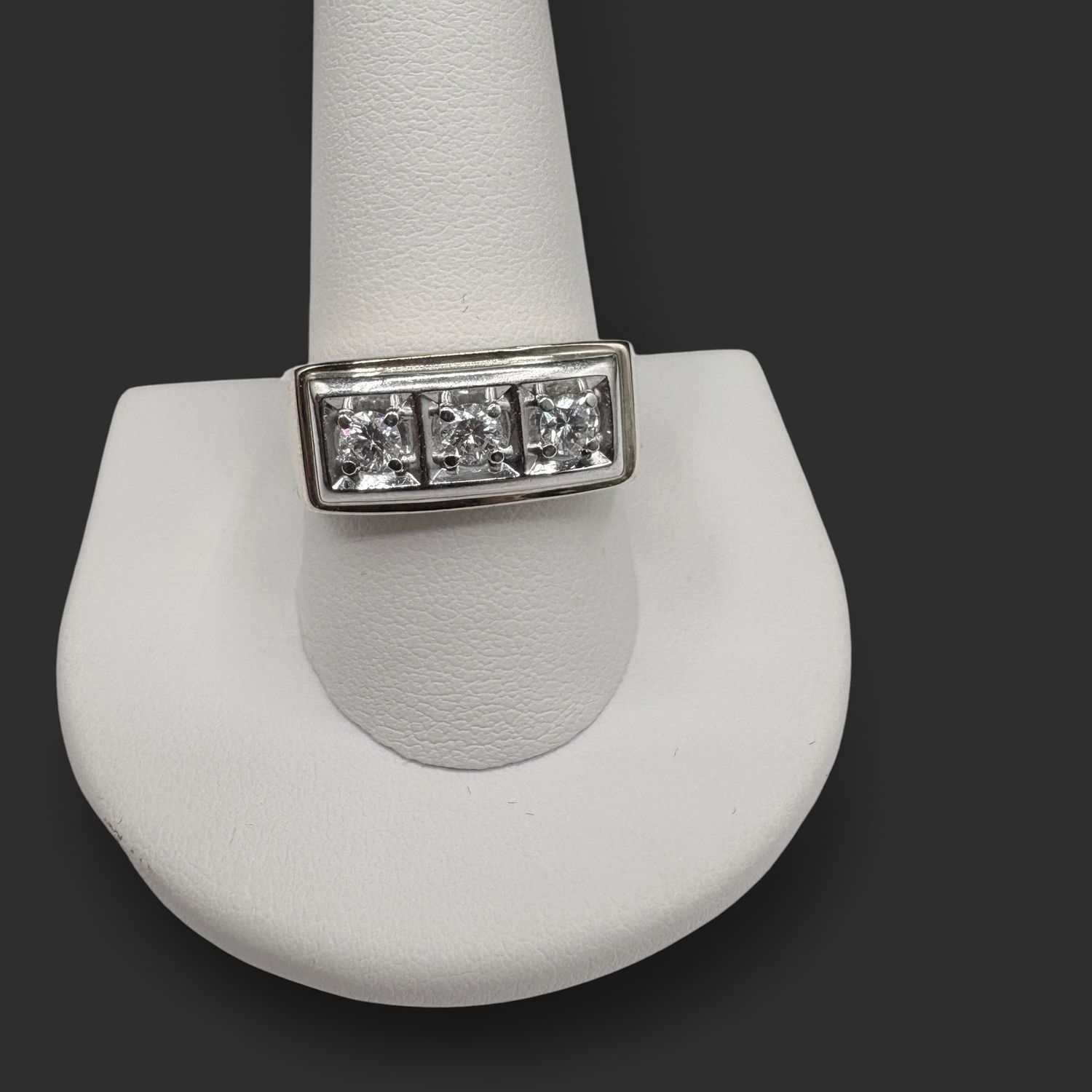 14 MEN'S BRUSHED DIAMOND RING SIZE 11.5