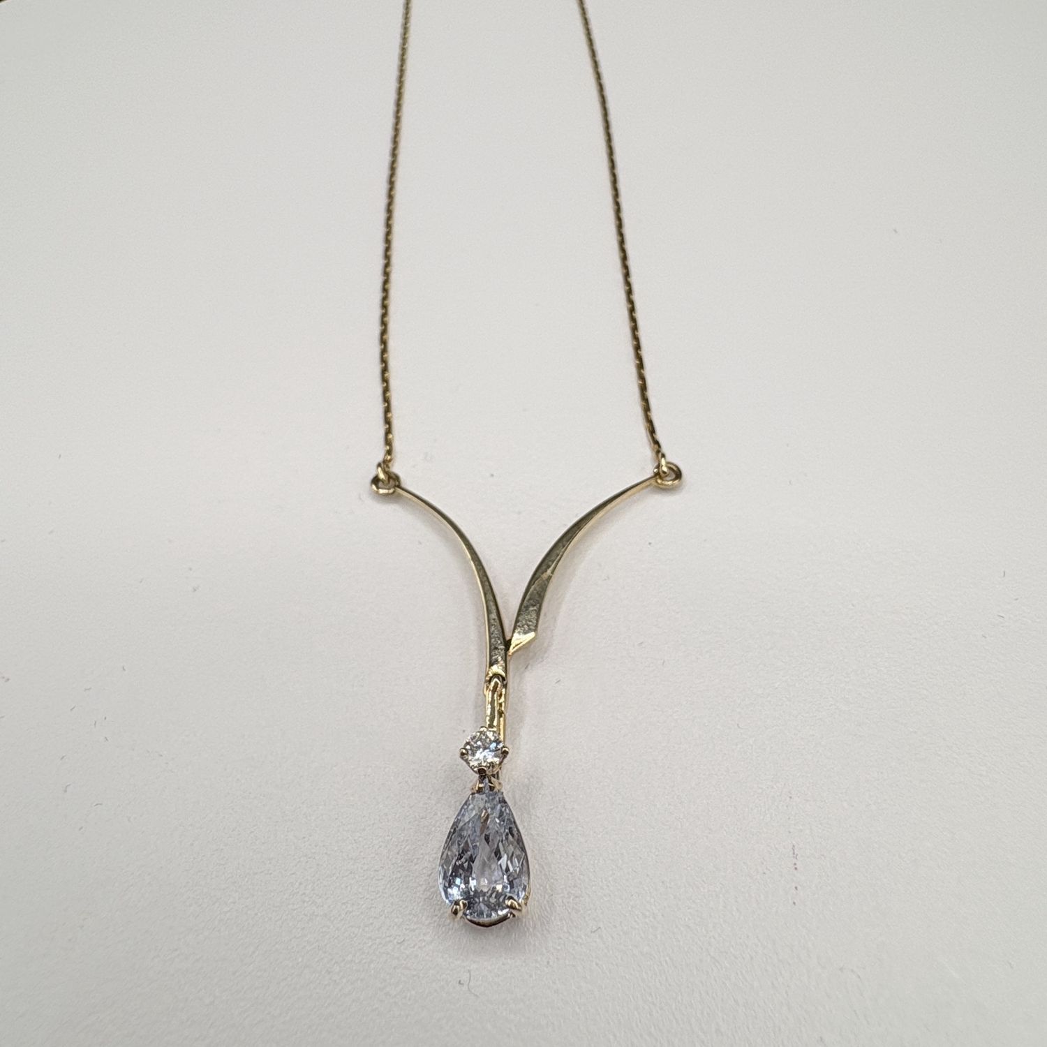 14K TANZANITE PENDANT ON CHAIN 17"