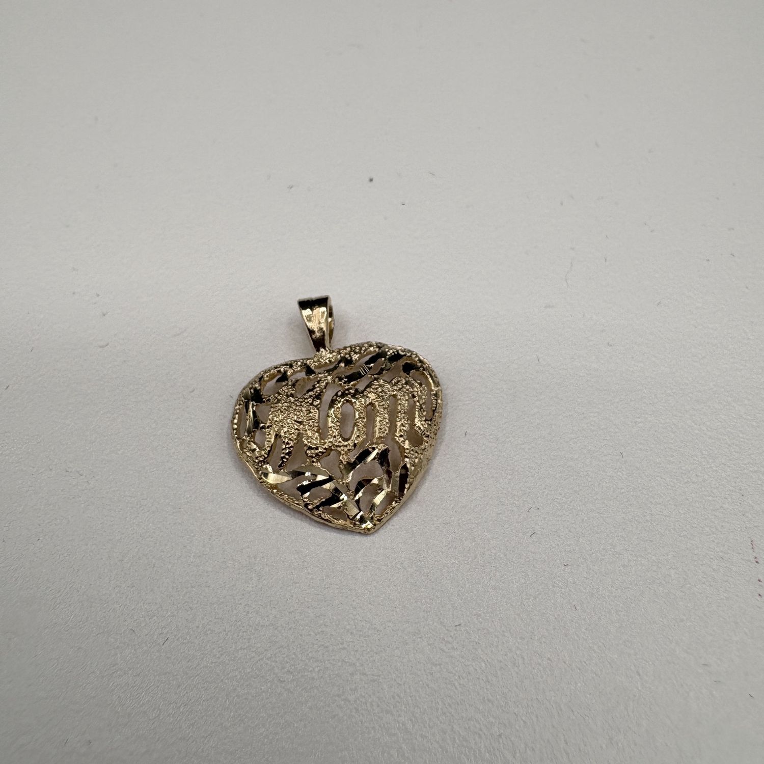 14K  "MOM" HEART CHARM/PENDANT