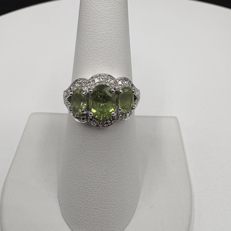 STERLING PERIDOT RING SIZE 7