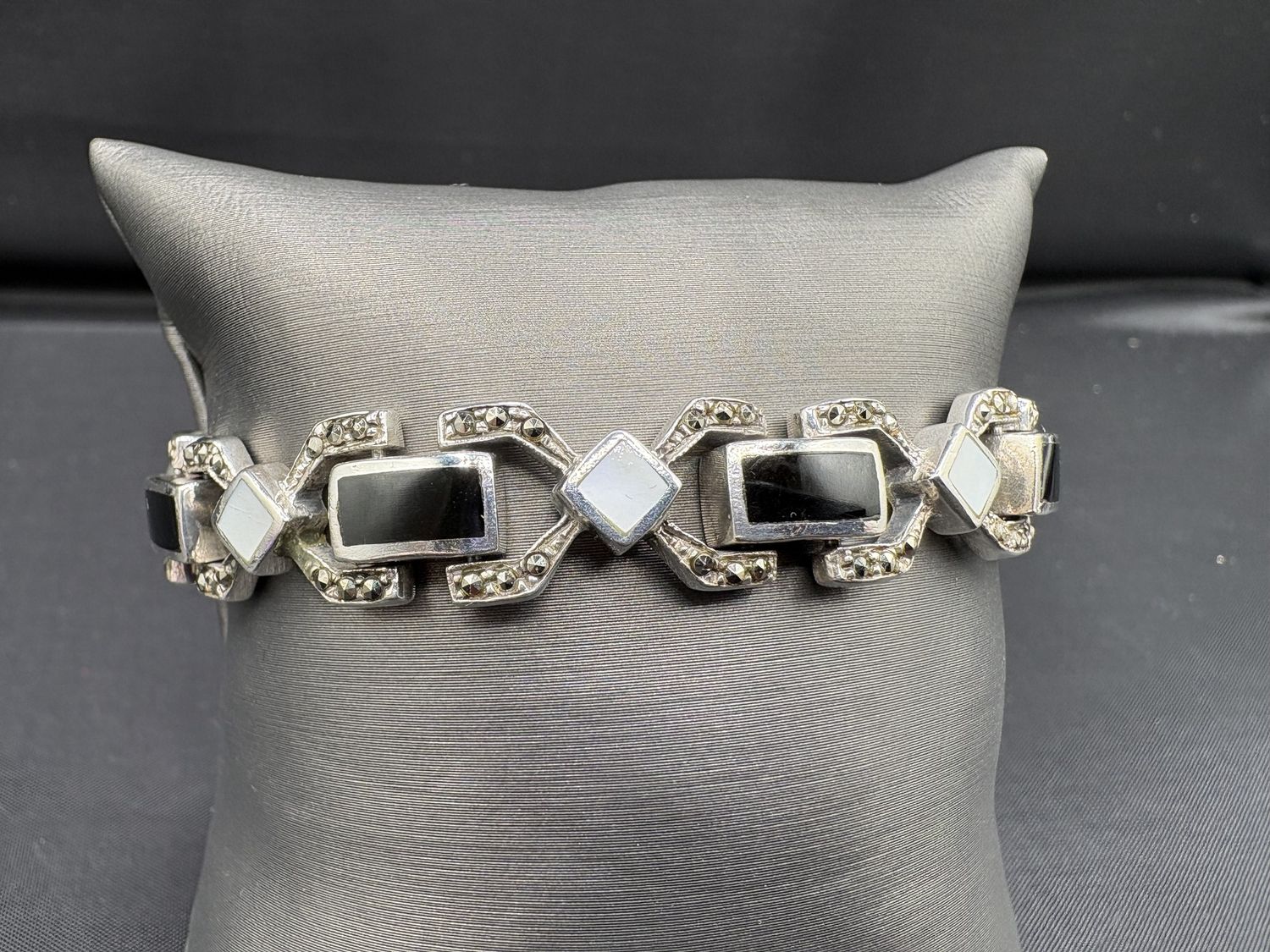 STERLING ONYX &amp; MOTHER OF PEARL BRACELET 8"