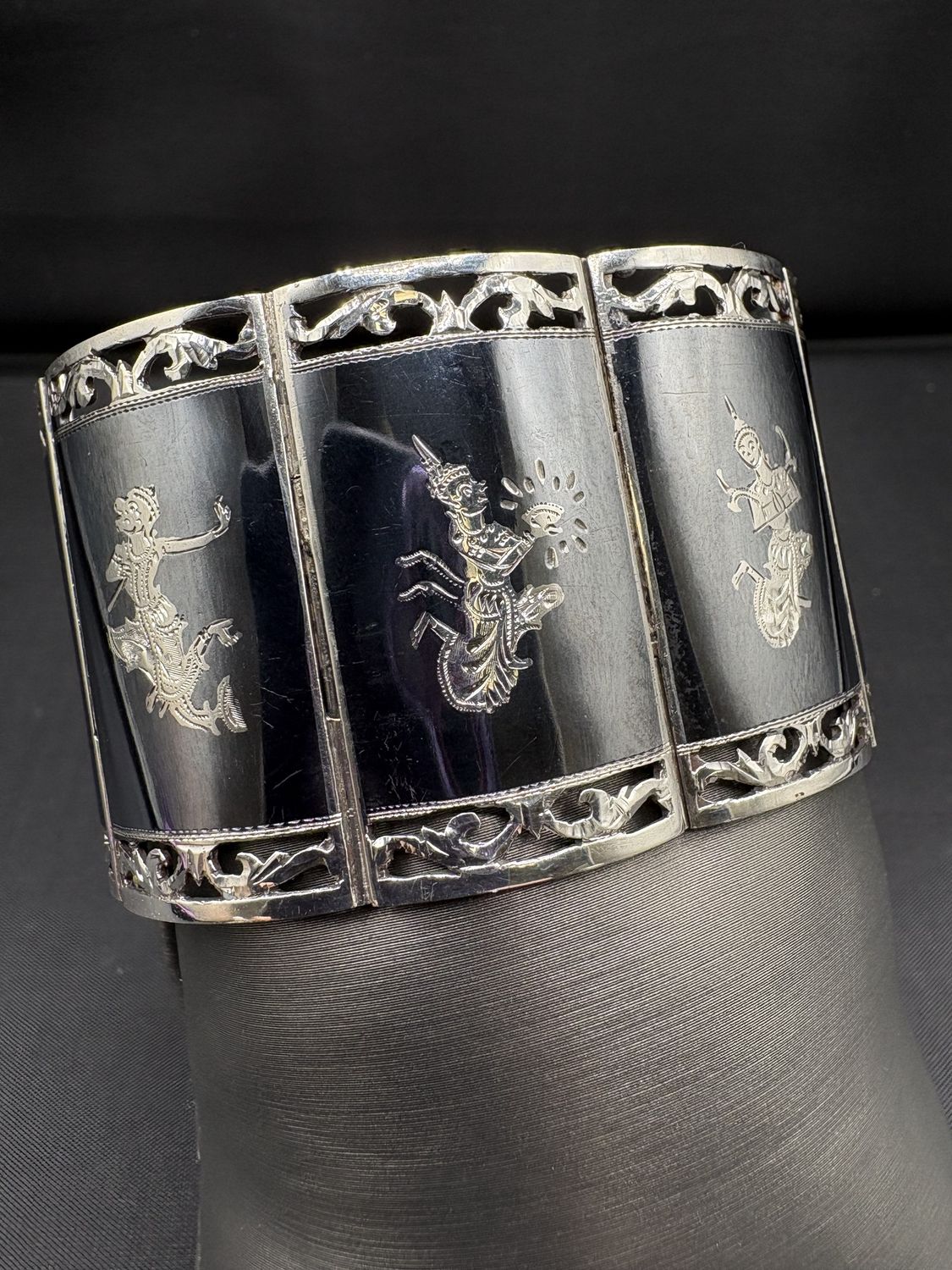 STERLING WIDE SIAM DANCING LINK BRACELET 7"