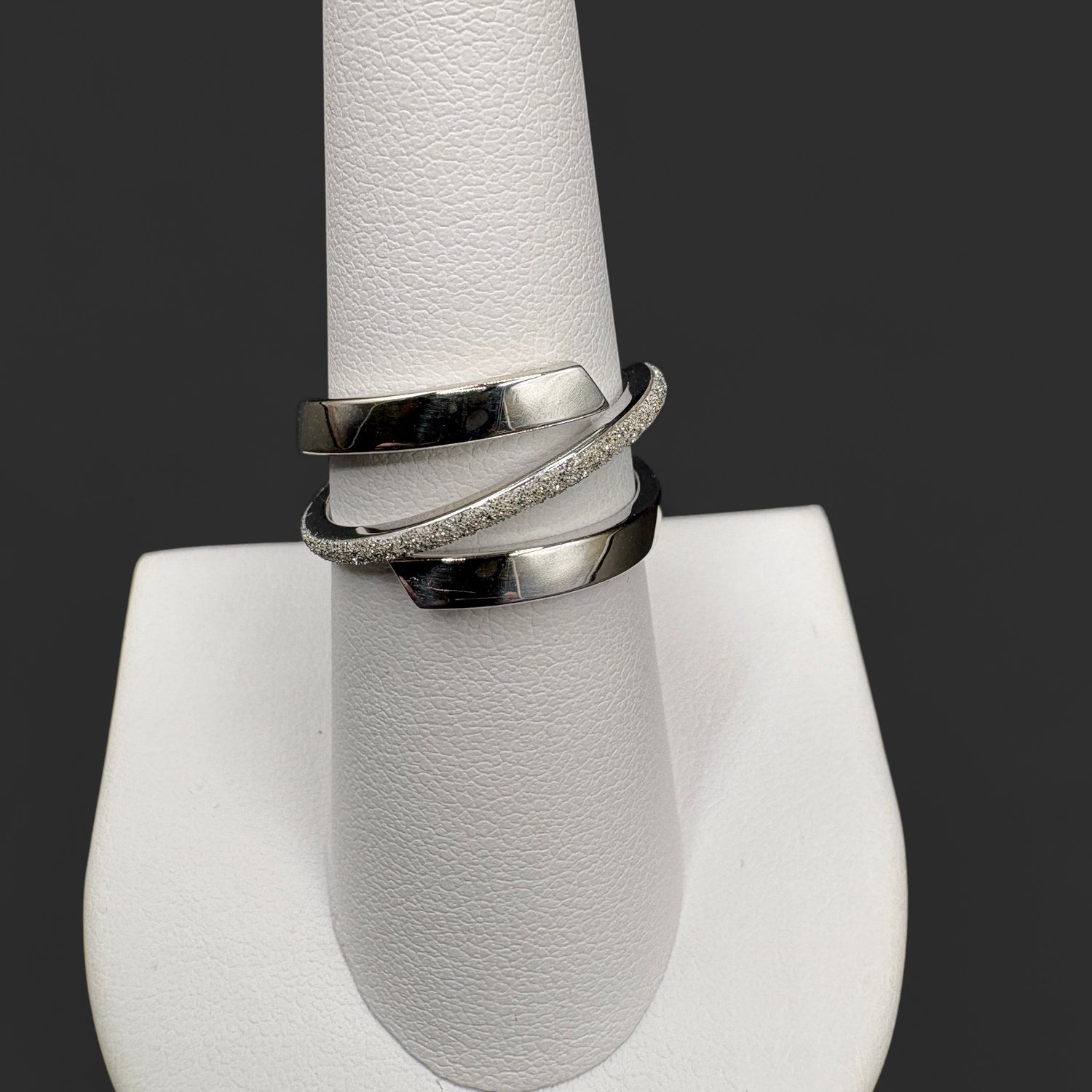 14K TRIPLE SANDBLAST CENTER RING/WHITE GOLD SIZE 7