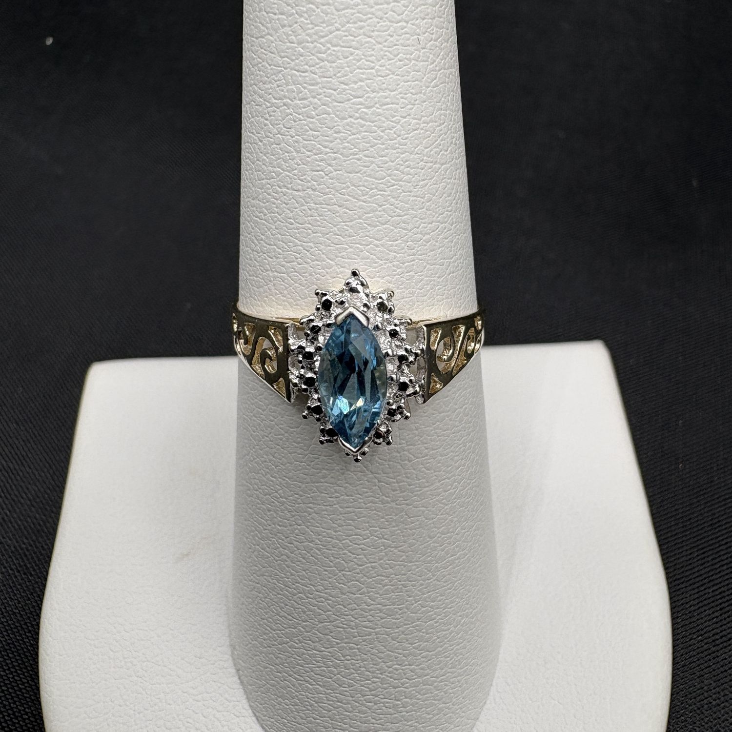 10K SWISS BLUE TOPAZ RING/YELLOW GOLD SIZE 7