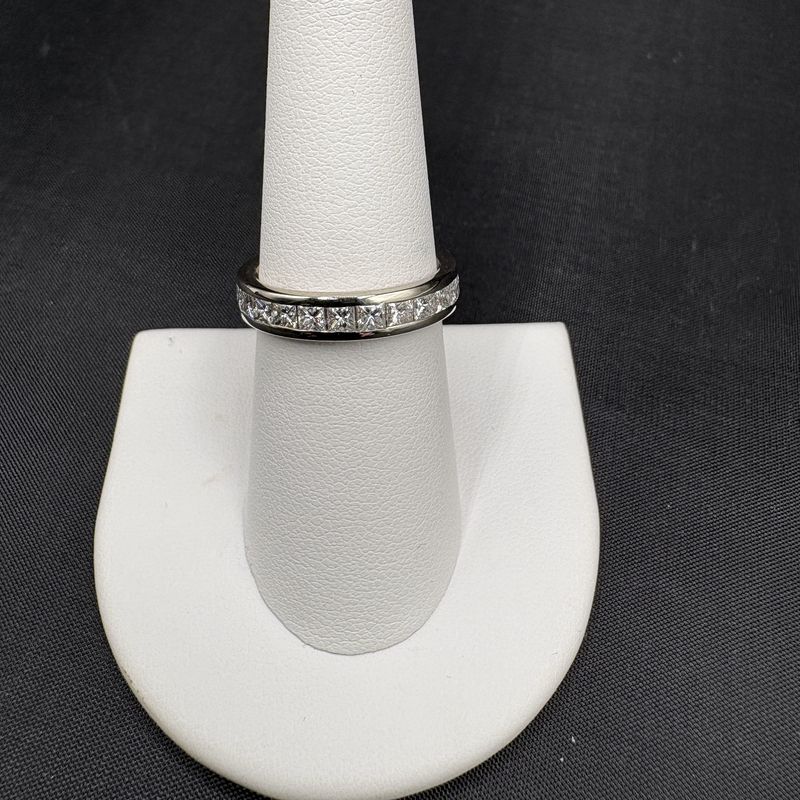14K DIAMOND ETERNITY BAND /WHITE GOLD SIZE 7.5