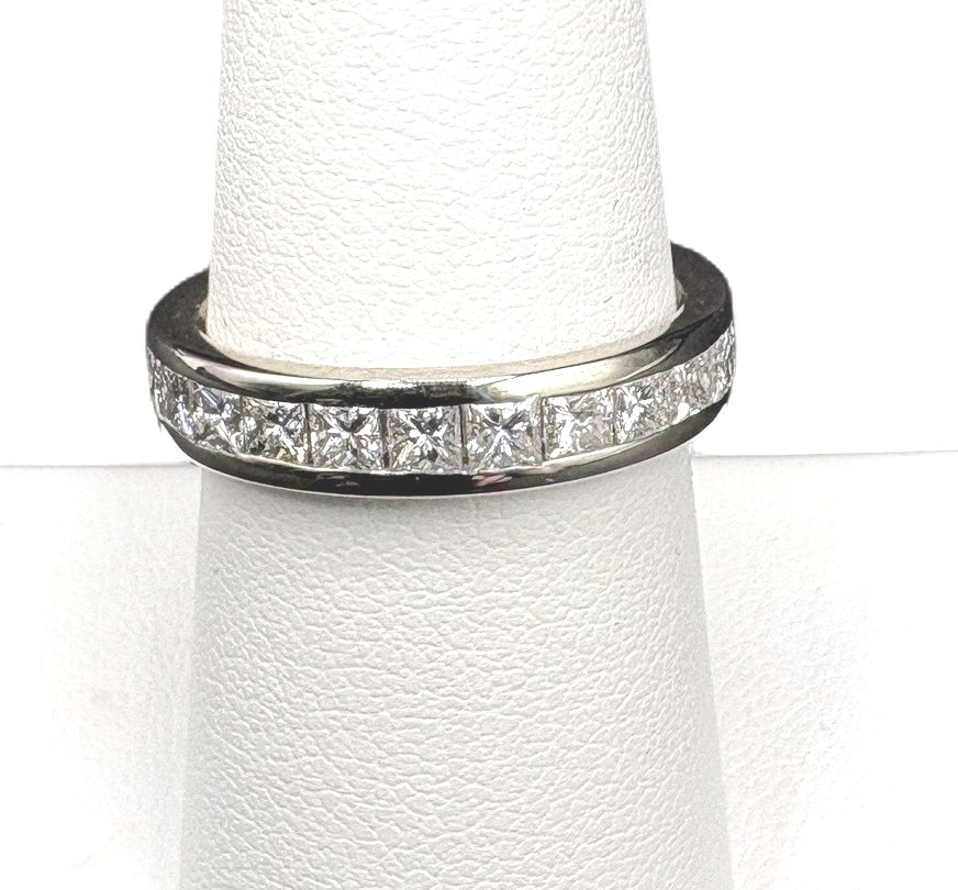 14K DIAMOND ETERNITY BAND /WHITE GOLD SIZE 7.5
