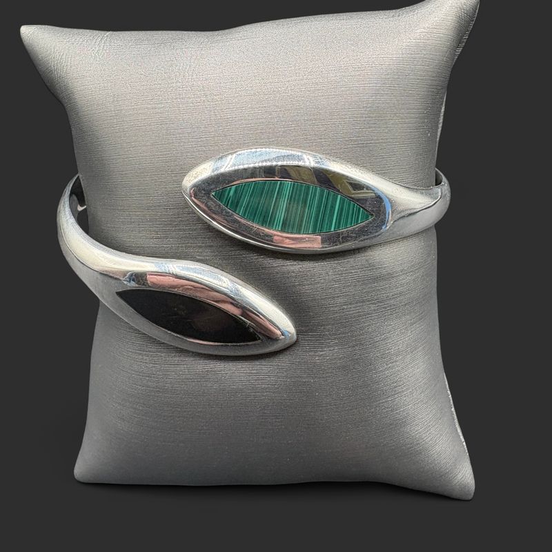 STERLING ONYX &amp; MALECHITE BYPASS HINGED BANGLE