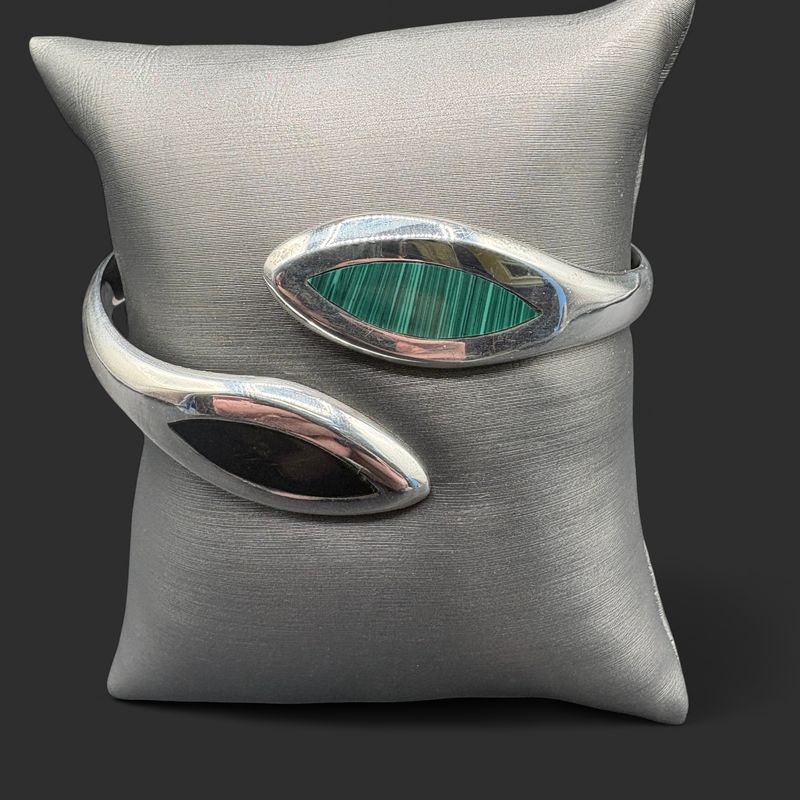STERLING ONYX &amp; MALECHITE BYPASS HINGED BANGLE